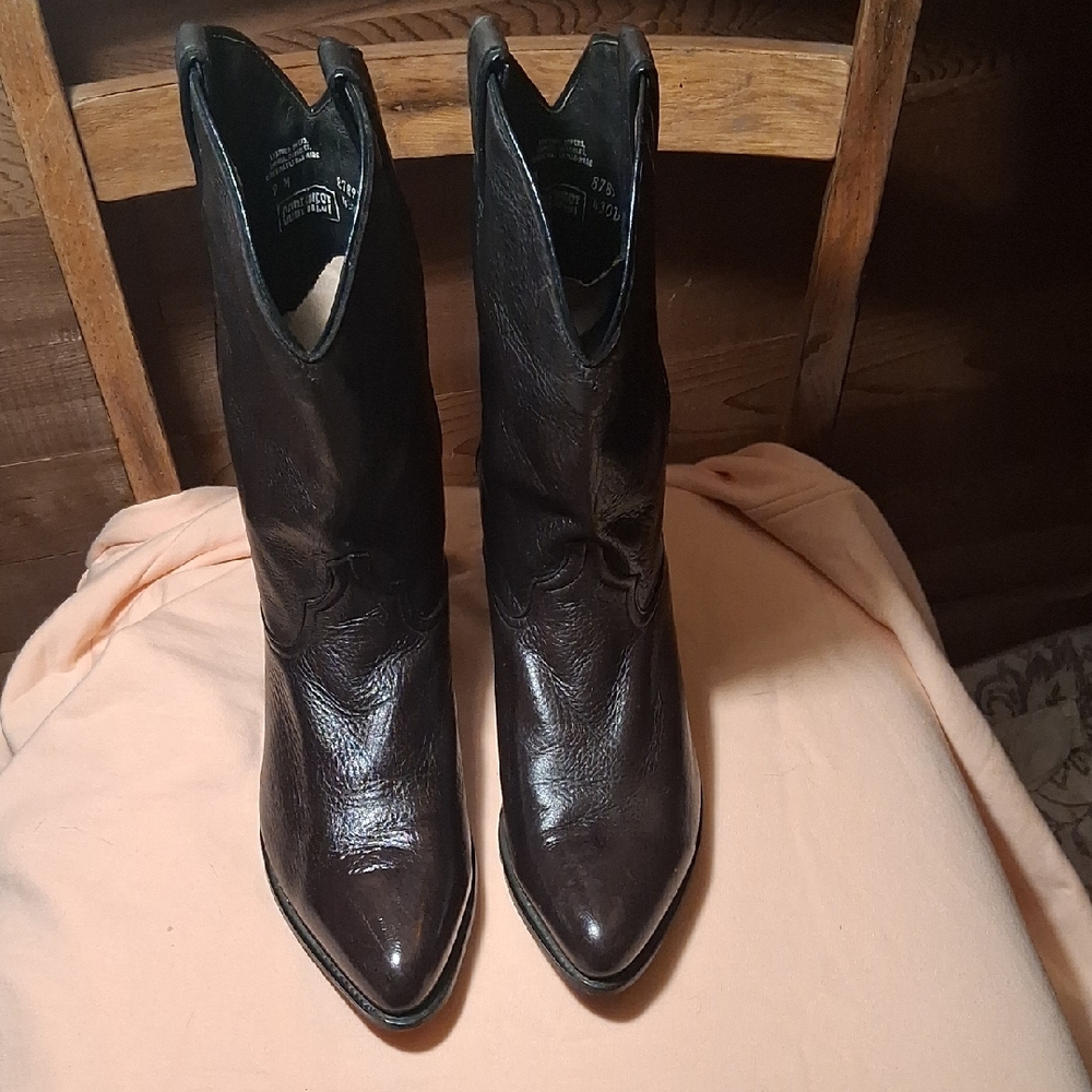 Women’s Pointed-Toe Mid-Calf Heeled Boots in Dark Brown Leather